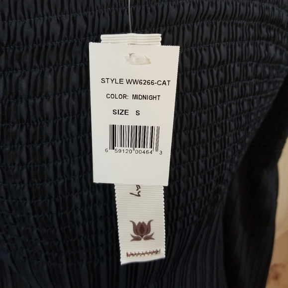 WILLOW & CLAY Shirred Off the Shoulder Top - Picture 8 of 8